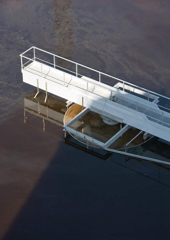 无人,工厂,栏杆,竖图,室外,白天,正面,道路,建筑,路,阴影,环保,光线,影子,围栏,小路,交通,护栏,阳光,工业,能源,污染,生态,回收,污水,架构,资源,利用,低碳,循环,造纸厂,持续,环境污染,彩图,工地,制造厂