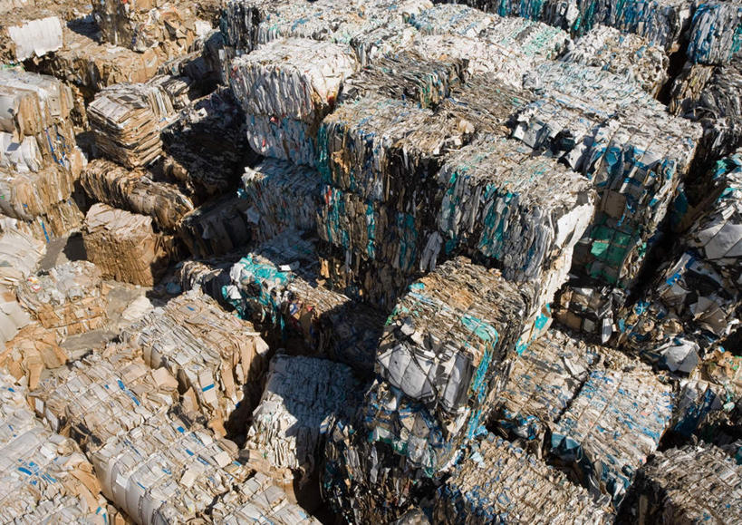 无人,工厂,横图,俯视,室外,白天,一排,许多,阴影,环保,整齐,光线,影子,干草,排列,阳光,草垛,能源,堆,污染,生态,回收,资源,队列,利用,低碳,循环,造纸厂,持续,环境污染,干草垛,彩图,高角度拍摄,工地,制造厂