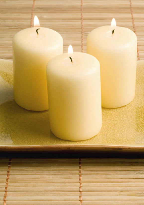 无人,竖图,俯视,室内,特写,白天,静物,蜡烛,托盘,火焰,烛光,燃烧,点燃,彩图,高角度拍摄