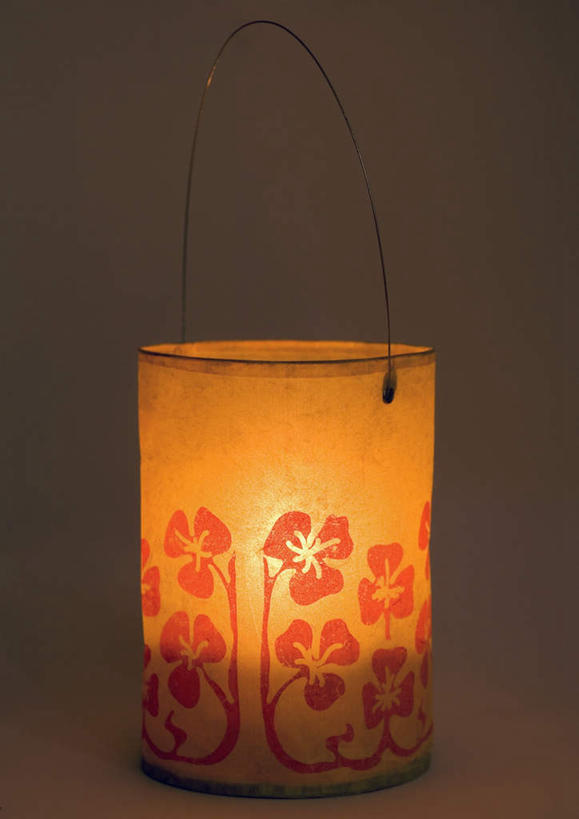 无人,竖图,室内,白天,正面,台灯,桌面,桌子,灰色背景,灯光,灯,一个,灯具,摄影,影棚,单个,照明设备,彩图,影棚拍摄,拍摄