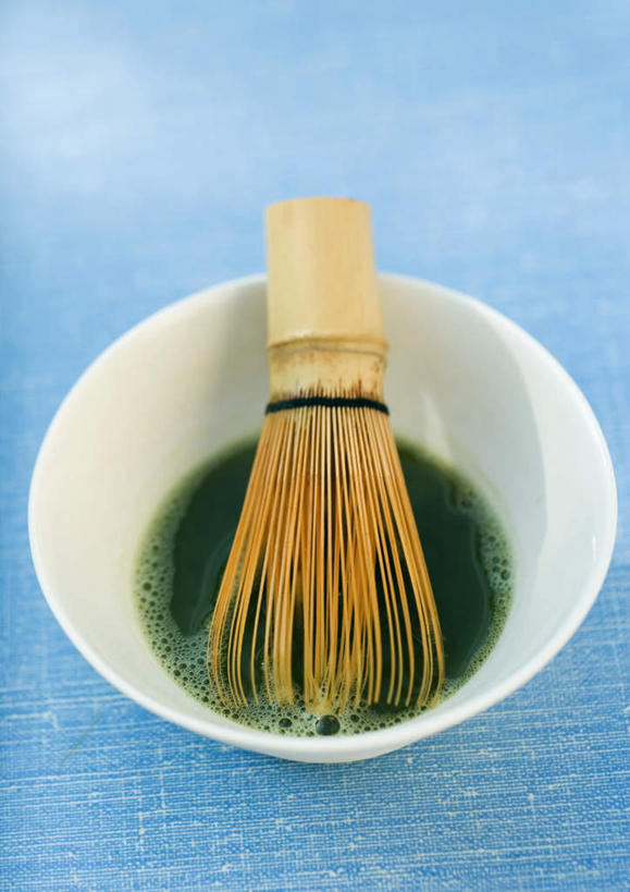 无人,竖图,俯视,室内,特写,白天,烹饪,桌面,桌子,餐具,蓝色背景,日本文化,粉末,日本料理,绿茶,抹茶,料理,食品,菜肴,美食,食物,两个,碗,日式料理,日式,摄影,佳肴,影棚,茶筅,进餐用具,烹调用具,彩图,高角度拍摄,影棚拍摄,拍摄