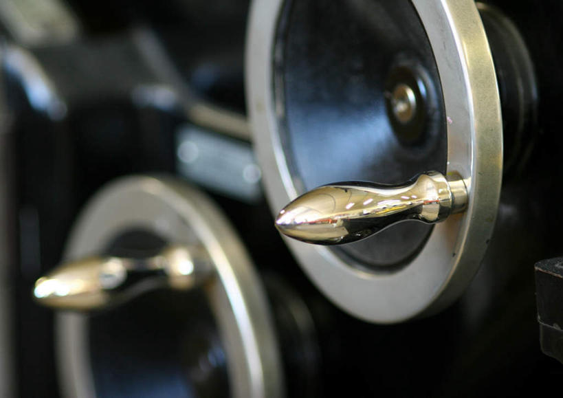 无人,横图,室外,特写,白天,正面,阴影,朦胧,模糊,反射,金属,圆形,影子,两个,把手,环形,彩图