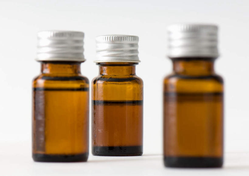 无人,横图,室内,特写,白天,白色背景,正面,化妆,美容,桌面,桌子,护肤,透明,玻璃制品,三个,玻璃瓶,精油,瓶子,保养,享受,休闲,放松,摄影,影棚,养颜,彩图,影棚拍摄,拍摄