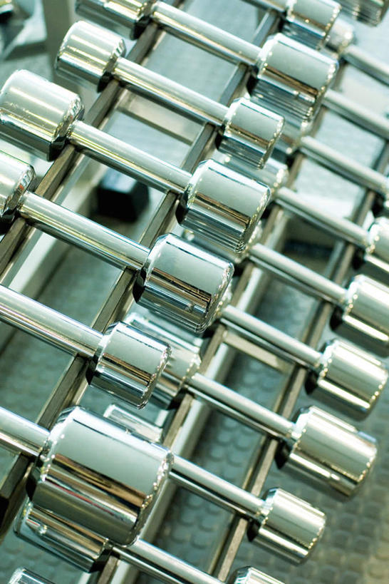 无人,健身房,竖图,俯视,室内,特写,白天,锻炼,运动,静物,哑铃,一排,许多,整齐,运动器械,排列,健身器械,队列,健身器材,体育,彩图,高角度拍摄,健身,健身馆,运动器材