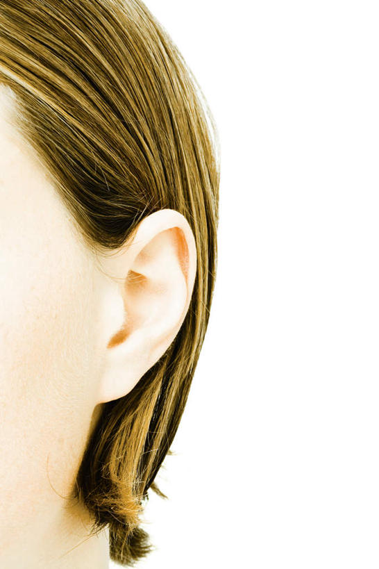 西方人,耳朵,一个人,竖图,室内,特写,白天,白色背景,正面,欧洲,欧洲人,仅一个年轻女性,仅一个女性,仅一个人,摄影,影棚,年轻女性,女人,女性,白种人,耳,耳部,半身,彩图,影棚拍摄,拍摄