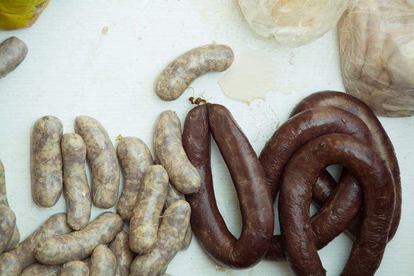 无人,横图,俯视,室外,特写,白天,烹饪,西餐,餐桌,桌子,许多,肉,香肠,料理,食品,菜肴,美食,肉类,食物,西式,佳肴,餐台,烤肠,肉食,彩图,高角度拍摄