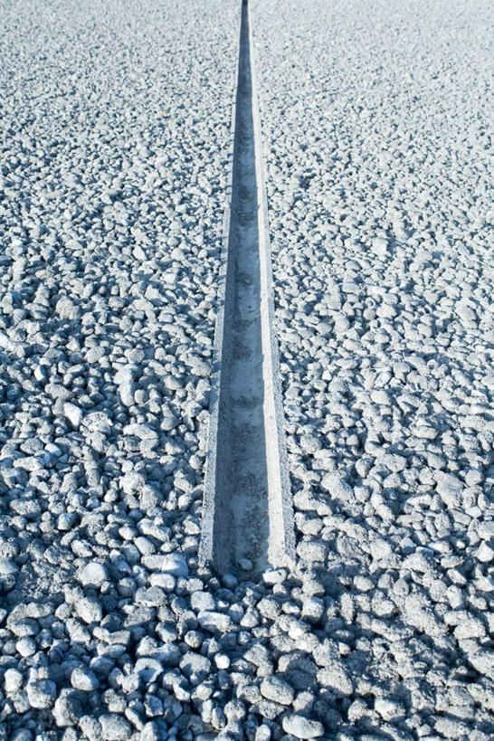 无人,竖图,俯视,室外,白天,旅游,度假,阴影,光线,影子,混凝土,碎石,娱乐,管道,阳光,享受,休闲,放松,排水沟,排水管,彩图,高角度拍摄