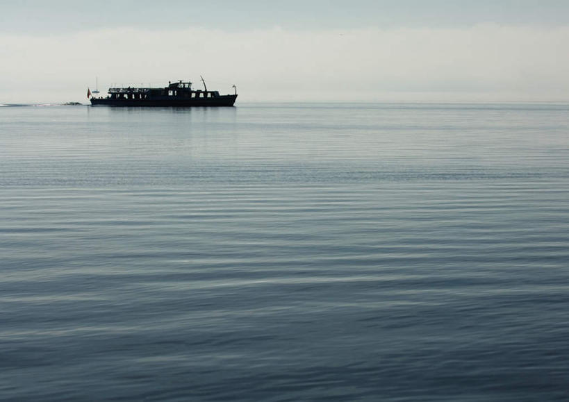 皮划艇,无人,横图,室外,白天,正面,旅游,度假,海浪,海洋,美景,船,波纹,景观,浪花,水平线,云,云朵,辽阔,海平线,涟漪,云彩,娱乐,蓝色,白云,倒影,蓝天,水纹,天空,自然,海水,交通工具,波浪,天,享受,休闲,广阔,景色,安静,放松,晴朗,一望无际,倒映,自然风光,海景,水晕,无边无际,一马平川,反照,寂静,大海,风浪,海,海水的波动,近岸浪,涌浪,晴空,彩图,水天相接,水天一线