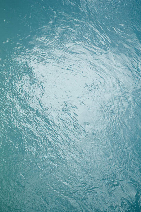 无人,竖图,俯视,室外,特写,白天,美景,水,波纹,朦胧,模糊,透明,液体,景观,气泡,水滴,涟漪,漩涡,水泡,水珠,水纹,自然,泡泡,景色,圆弧,自然风光,彩图,高角度拍摄