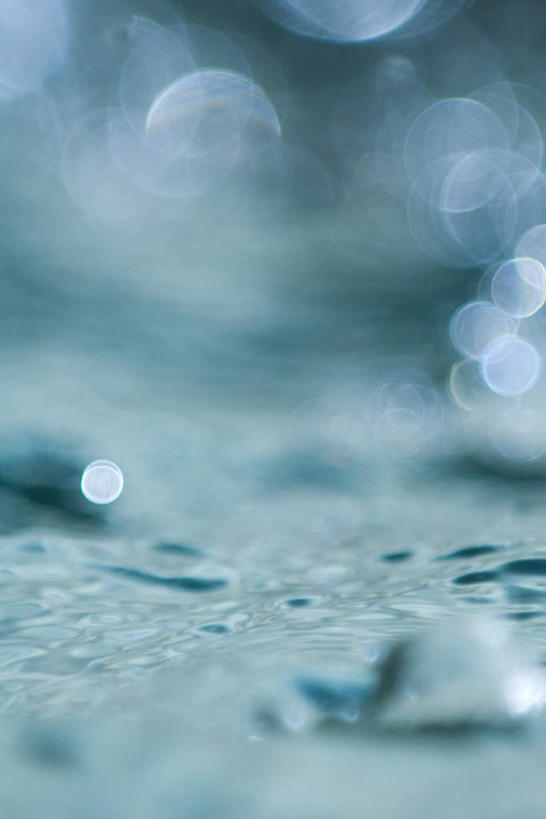 无人,竖图,室外,特写,白天,正面,美景,水,波纹,朦胧,模糊,透明,液体,景观,气泡,水滴,涟漪,漩涡,水泡,水珠,水纹,自然,泡泡,景色,圆弧,自然风光,彩图