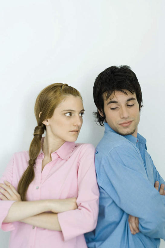 西方人,两个人,站,双手交叉,竖图,室内,特写,白天,白色背景,正面,爱情,安全,欧洲,欧洲人,服装,浪漫,依靠,注视,休闲装,衣服,观察,看,倚靠,站着,背靠背,休闲,休闲服,恩爱,背对背,恋人,摄影,服饰,影棚,观看,察看,双手抱胸,关注,信任,男人,男性,年轻男性,年轻女性,女人,女性,白种人,情侣,站立,半身,彩图,影棚拍摄,拍摄,伴侣