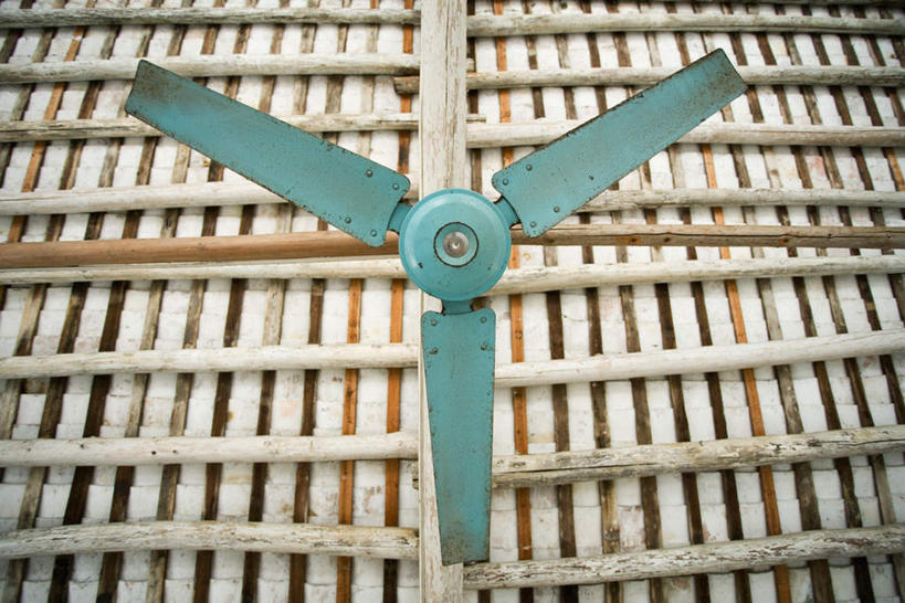 无人,横图,室外,特写,白天,仰视,电器,竹板,屋顶,风扇,夏季,清凉,顶棚,凉爽,夏天,吊,电风扇,竹条,电扇,家电,家用电器,彩图,低角度拍摄,小家电