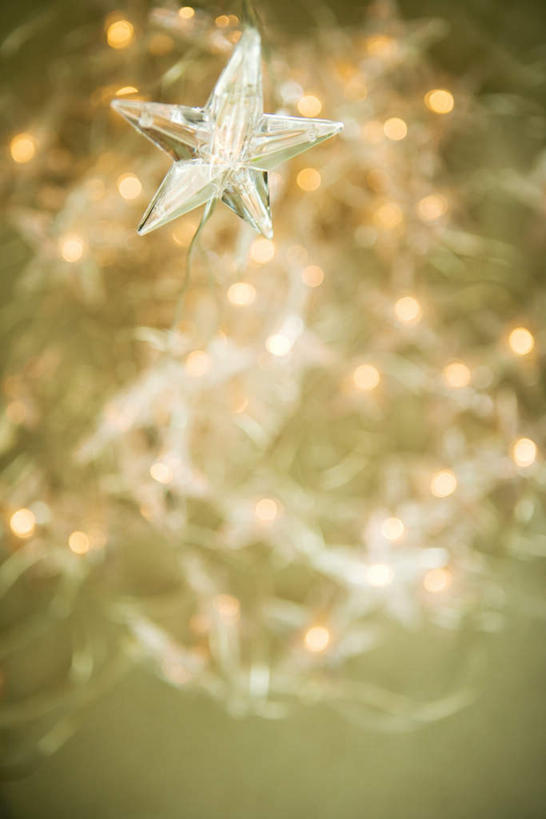 无人,竖图,俯视,室内,白天,许多,悬挂,发光,反光,彩灯,灯,装饰品,白色,星形,明亮,彩图,高角度拍摄