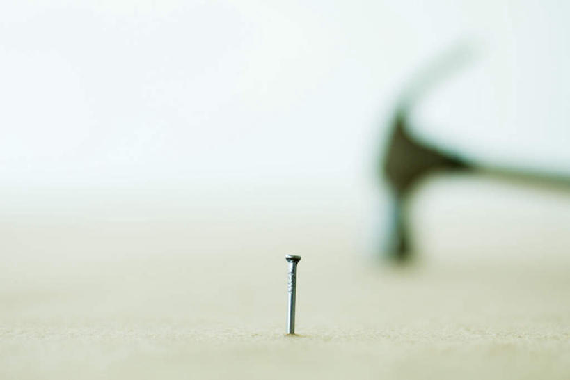 无人,横图,室内,特写,白天,正面,一把,朦胧,模糊,锤子,钉子,木板,插,加工,一个,单个,彩图