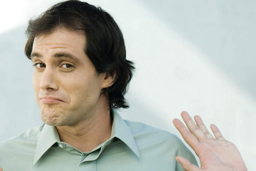 西方人,头发,一个人,站,笑,微笑,横图,室内,特写,白天,白色背景,正面,T恤衫,欧洲,欧洲人,仅一个男性,仅一个人,T恤,注视,仅一个年轻男性,黑色,灰色,嘟嘴,站着,撅嘴,伸手,抬手,摄影,影棚,男人,男性,年轻男性,白种人,站立,半身,彩图,影棚拍摄,拍摄