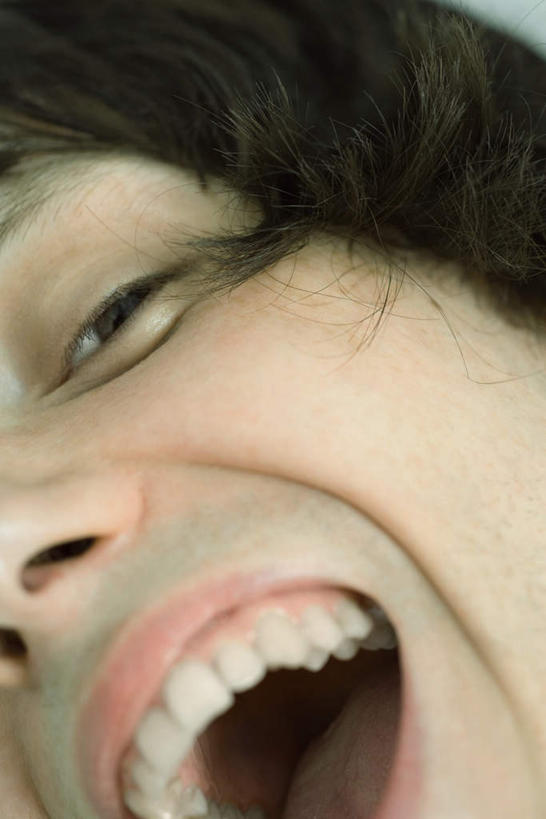 西方人,脸,头,脸颊,牙齿,一个人,笑,微笑,露齿笑,竖图,室内,特写,白天,正面,快乐,欧洲,欧洲人,仅一个年轻女性,仅一个女性,仅一个人,眯眼,种族,欢喜,开朗,年轻女性,女人,女性,白种人,舌头,头部,齿,脸部,脸蛋,面部,牙,牙龈,半身,彩图,欢乐