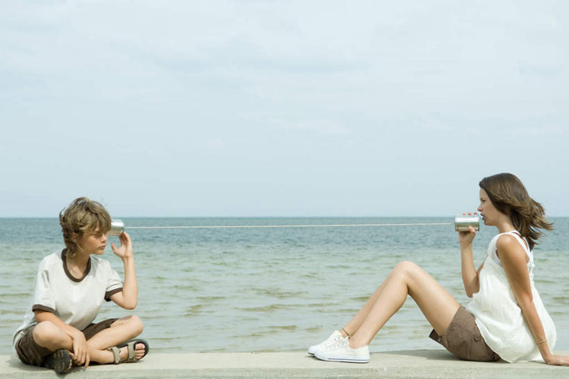 西方人,儿童,两个人,横图,室外,白天,侧面,海浪,海洋,沙滩,风,欧洲,欧洲人,眺望,罐子,沙子,铁桶,桶,海岸,浪花,水平线,海平线,沙地,听,远望,注视,小孩,蓝色,蓝天,天空,海水,瓶子,容器,绳子,天,看,望,晴朗,绳索,倾听,种族,海风,海景,万里无云,男孩,男人,男性,年轻男性,年轻女性,女人,女性,白种人,孩子,大海,风浪,海,海水的波动,海滩,近岸浪,涌浪,晴空,晴空万里,彩图,全身,男生