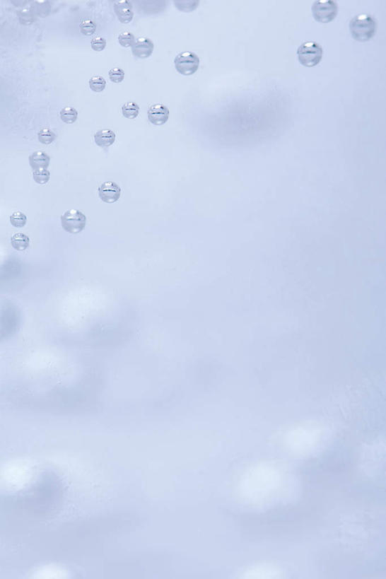 无人,竖图,俯视,室内,特写,白天,水,许多,波纹,透明,液体,圆圈,气泡,水滴,涟漪,漩涡,弧形,水泡,水珠,紫色,水纹,泡泡,弧线,圆弧,彩图,高角度拍摄