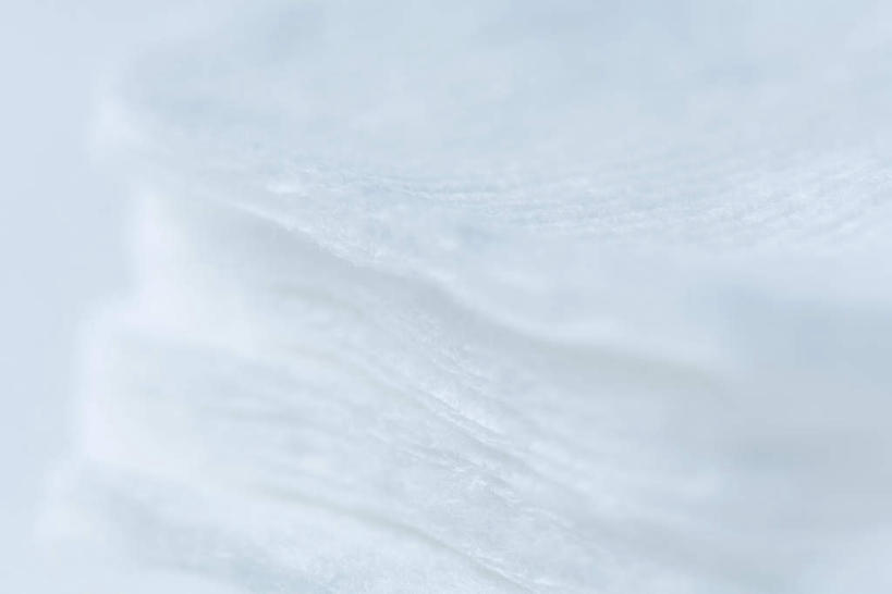 无人,横图,俯视,室内,特写,白天,白色背景,化妆,美容,一排,许多,护肤,堆叠,条纹,整齐,梳妆,棉絮,纹理,线条,棉花,排列,化妆棉,保养,享受,休闲,叠加,放松,摄影,堆放,影棚,队列,养颜,肌理,彩图,高角度拍摄,影棚拍摄,拍摄