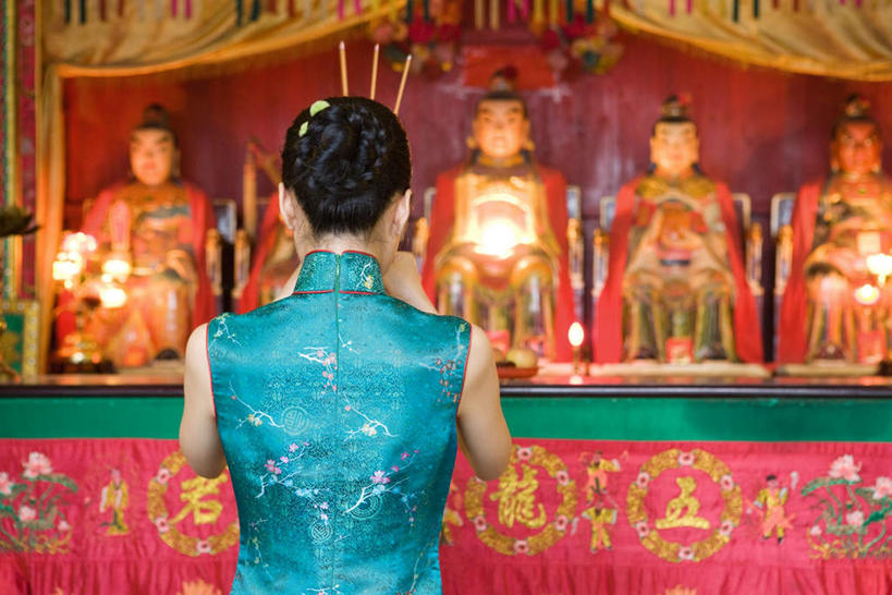 东方人,一个人,寺庙,横图,室内,白天,蜡烛,亚洲,仅一个年轻女性,仅一个女性,仅一个人,三根,节日,佛像,火焰,香炉,烛光,烟雾,燃烧,黄种人,文化,佛,佛香,背面,香火,香烛,庙宇,祈祷,健康,烟,许愿,宗教,信仰,烧香,纪念,祈求,祭拜,供奉,香灰,平安,年轻女性,女人,女性,亚洲人,半身,彩图,庙,寺