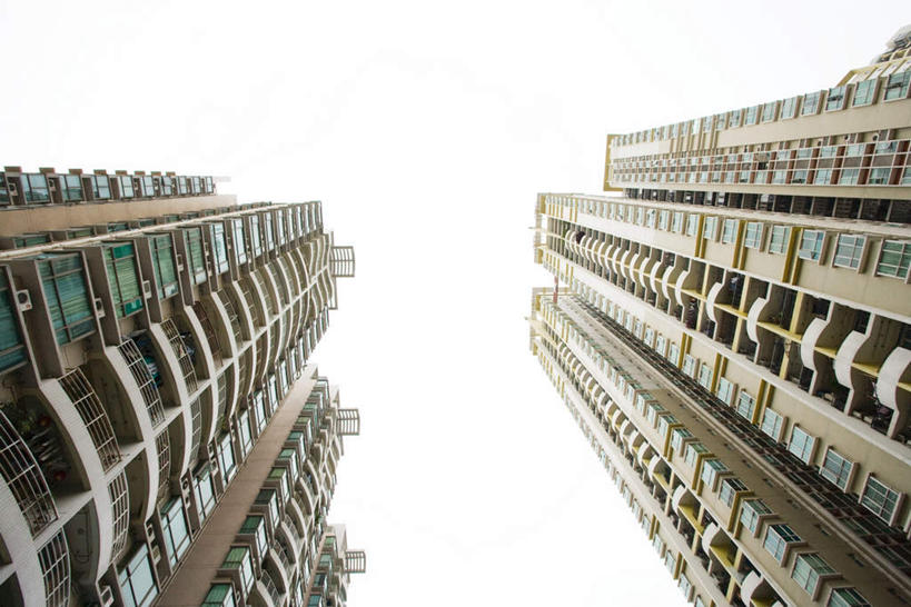 无人,高楼大厦,横图,室外,白天,仰视,标志建筑,大厦,地标,建筑,摩天大楼,广州,中国,亚洲,阴影,反射,影子,墙,建筑群,建设,墙壁,墙面,外墙,蓝色,蓝天,天空,天,晴朗,东亚,广东,广东省,万里无云,中华人民共和国,华南地区,省会,广州市,粤,晴空,晴空万里,彩图,低角度拍摄,大楼,高层建筑,高楼,摩天楼