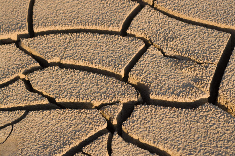 无人,横图,俯视,室外,特写,白天,美景,阴影,干裂,干燥,裂痕,光线,影子,景观,泥土,土,自然灾害,黄色,阳光,自然,景色,块状,干涸,自然风光,彩图,高角度拍摄