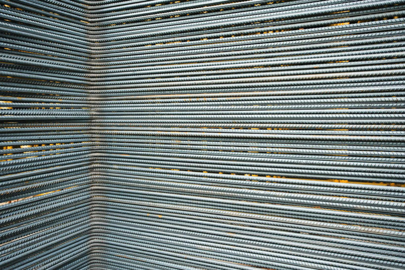 无人,横图,室外,特写,白天,正面,建筑,一排,许多,整齐,密集,钢材,金属,银色,排列,建筑工地,钢筋,队列,建筑材料,地盘,建筑地盘,施工地盘,彩图,工地