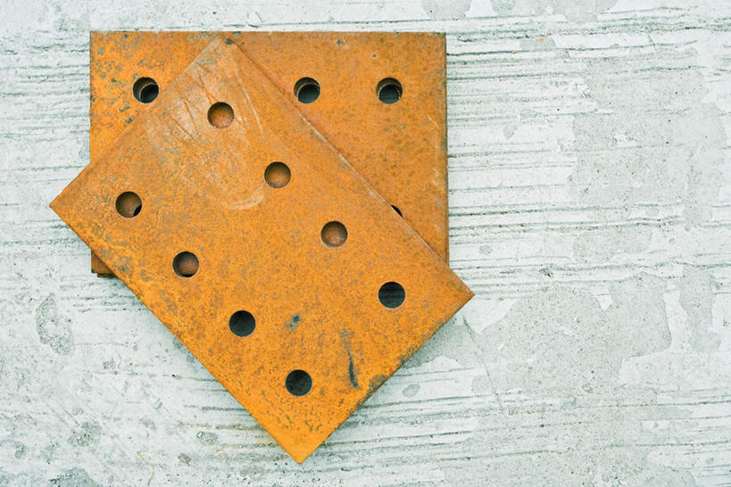 无人,横图,俯视,室外,特写,白天,建筑,静物,一排,许多,整齐,生锈,钢材,金属,排列,两个,黄色,钢板,腐蚀,侵蚀,圆孔,队列,建筑材料,腐化,锈迹斑斑,彩图,高角度拍摄