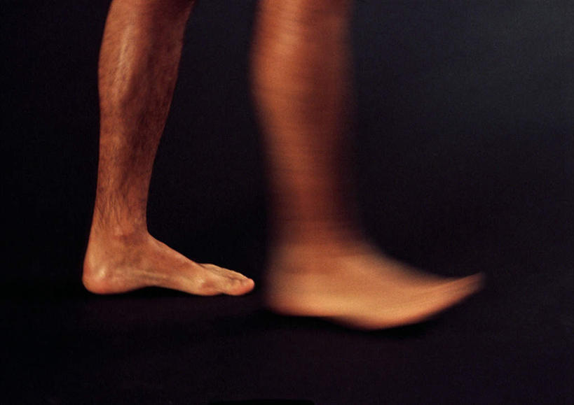 西方人,腿部,脚,脚趾,脚趾甲,腿,一个人,站,横图,室内,特写,白天,侧面,欧洲,欧洲人,仅一个男性,仅一个人,黑色背景,裸露,仅一个年轻男性,站着,赤脚,摄影,影棚,赤裸,裸,男人,男性,年轻男性,白种人,脚指甲,站立,半身,彩图,影棚拍摄,拍摄