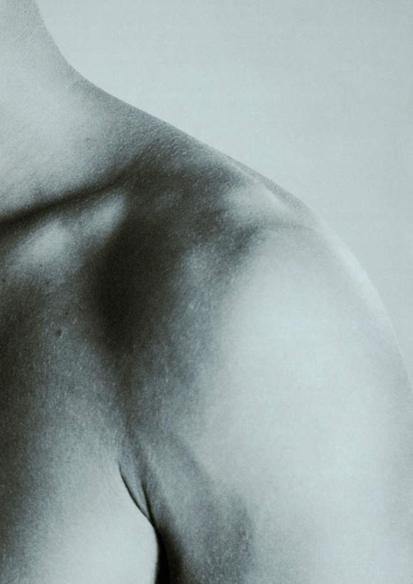 西方人,肩,一个人,站,竖图,室内,特写,白天,白色背景,正面,欧洲,欧洲人,仅一个男性,仅一个人,裸露,肩膀,仅一个年轻男性,站着,摄影,影棚,赤裸,裸,男人,男性,年轻男性,白种人,站立,半身,彩图,影棚拍摄,拍摄