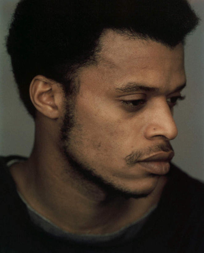 西方人,胡须,一个人,站,竖图,室内,特写,白天,正面,欧洲,欧洲人,仅一个男性,仅一个人,黑色背景,仅一个年轻男性,站着,摄影,影棚,男人,男性,年轻男性,白种人,胡子,小胡子,站立,半身,彩图,影棚拍摄,拍摄