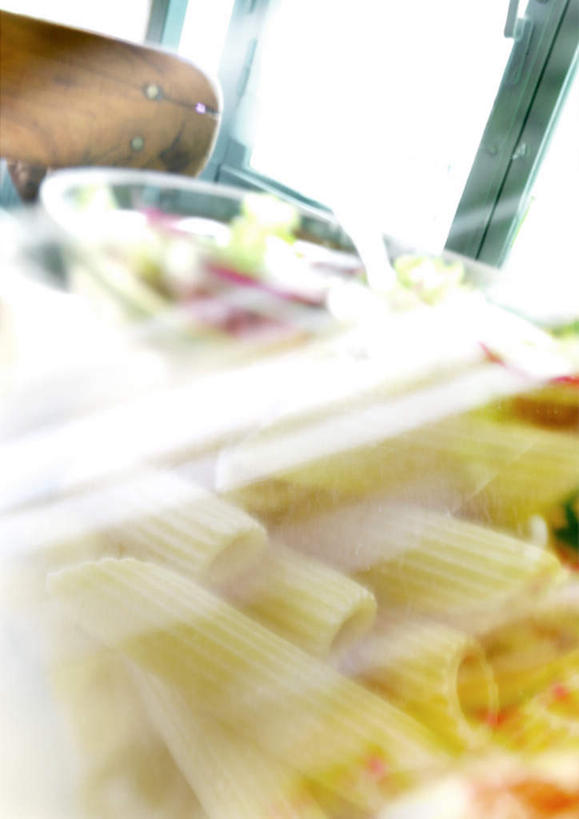 无人,餐厅,竖图,室内,白天,正面,窗户,蔬菜,餐具,水果,蔬菜沙拉,沙拉,色拉,沙律,玻璃窗,一个,碗,有机食品,绿色食品,单个,色拉酱,千岛酱,进餐用具,烹调用具,彩图,餐馆,饭店,饭馆