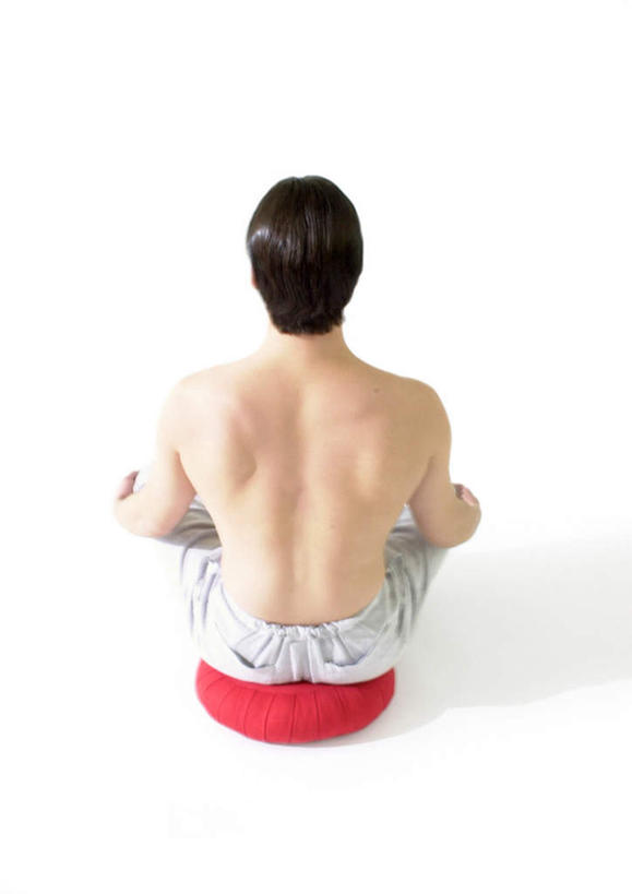 西方人,一个人,坐,盘腿,竖图,室内,白天,白色背景,正面,锻炼,瑜伽,运动,欧洲,欧洲人,仅一个男性,仅一个人,裸露,仅一个年轻男性,养生,摄影,影棚,裸,体育,男人,男性,年轻男性,白种人,盘腿而坐,盘膝,盘着腿的,盘着腿坐,双腿交叉,坐着,彩图,全身,影棚拍摄,健身,拍摄