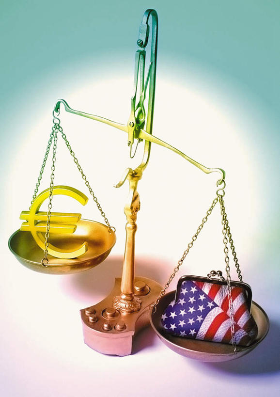 无人,竖图,俯视,室内,特写,白天,白色背景,实验,仪器,天平,阴影,研究,分析,光线,化学,测试,标志,符号,文字,影子,字符,字母,欧元,标识,一个,金融,摄影,皮夹子,钱包,影棚,经济,单个,衡量,零钱包,皮夹,计量,流通,贸易,试验耗材,实验用品,秤,天平称,天平秤,彩图,高角度拍摄,影棚拍摄,拍摄