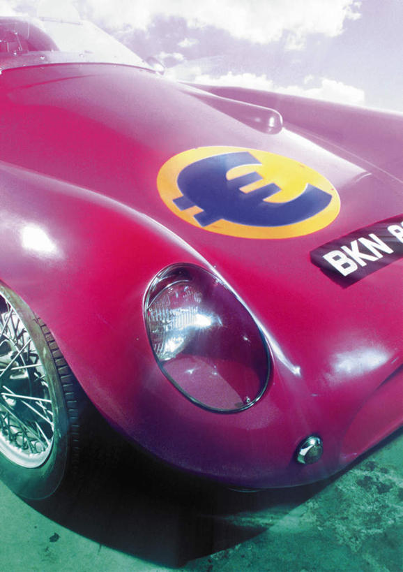 无人,竖图,俯视,室内,特写,白天,道路,路,公路,汽车,一辆,阴影,朦胧,模糊,光线,标志,符号,文字,影子,字符,字母,交通,跑车,标识,车,灯,紫色,阳光,灯具,交通工具,敞篷跑车,前照灯,前大灯,车前灯,马路,彩图,高角度拍摄