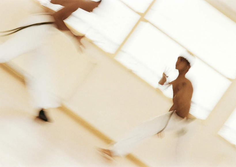 西方人,两个人,伙伴,朋友,站,横图,室内,白天,正面,锻炼,旅游,度假,友谊,运动,武术,窗户,地板,欧洲,欧洲人,弯腰,朦胧,模糊,地面,娱乐,裸露,木地板,玻璃窗,站着,享受,休闲,教室,放松,格斗,裸,室内运动,友情,男人,男性,年轻男性,白种人,站立,半身,彩图,健身