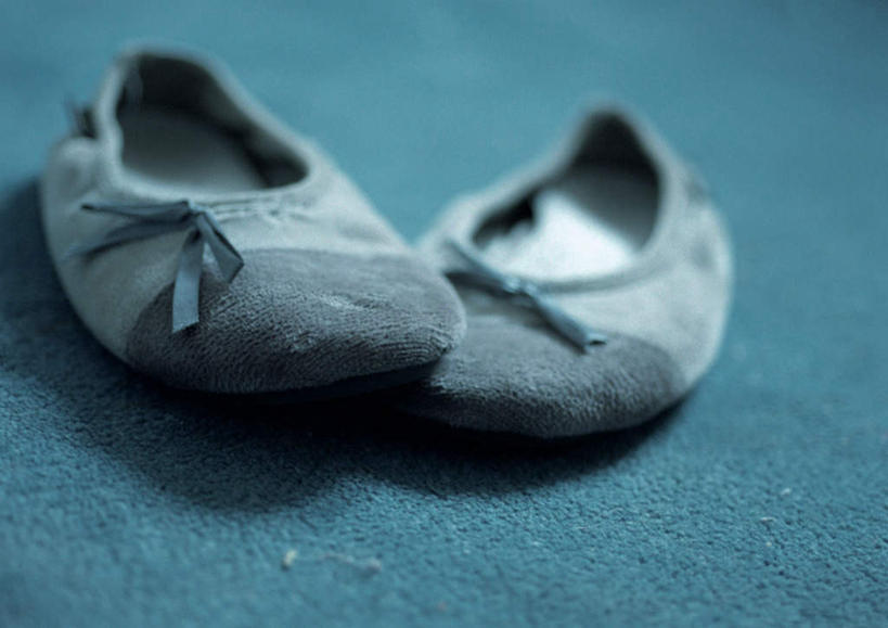 无人,横图,俯视,室内,特写,白天,跳舞,静物,鞋子,一双,蓝色背景,朦胧,模糊,棕色,摄影,影棚,舞蹈鞋,彩图,高角度拍摄,影棚拍摄,拍摄,舞蹈