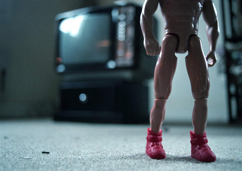 无人,客厅,横图,俯视,室内,特写,白天,游戏,电视,玩具,朦胧,模糊,玩偶,地面,玩,娱乐,粉色,模型,休闲,益智,活动,一台,起居室,发泄,消遣,智力,彩电,宣泄,彩色电视机,显像管屏,显像管屏幕,电视机,玩耍,嬉戏,彩图,高角度拍摄