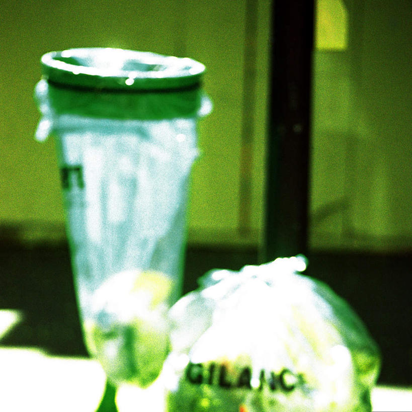 无人,方图,俯视,室内,特写,白天,购物,消费,袋子,环保,朦胧,模糊,包装袋,手提袋,购物袋,塑料袋,金融,垃圾袋,回收,资源,购买,贸易,利用,低碳,循环,彩图,高角度拍摄