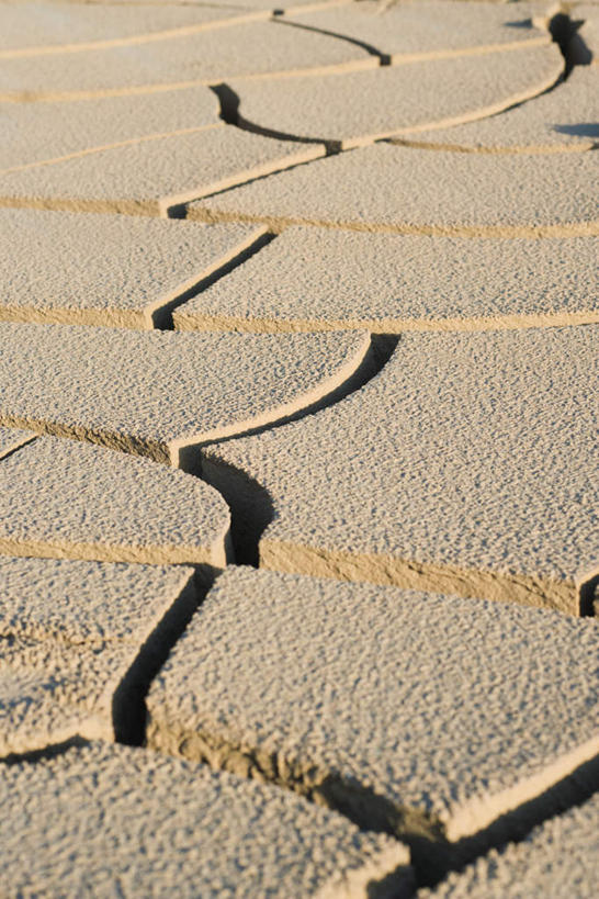 无人,农田,竖图,俯视,室外,白天,庄稼,农作物,美景,阴影,条纹,龟裂,光线,影子,景观,土地,阳光,自然,米色,景色,环境,裂,裂纹,干,干旱,自然风光,沟壑,彩图,高角度拍摄,耕地,庄稼田,地质,灾害