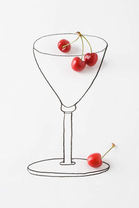 无人,竖图,俯视,插画,室内,特写,白天,数码,科技,樱桃,杯子,阴影,网络,高脚杯,红酒杯,高光,几何,计算机图形,合成,图画,玻璃制品,画,红色,酒杯,四个,电脑合成图,数码合成图,零散,漫画,写实,具体,具象,玻璃杯,樱珠,莺桃,英桃,楔桃,牛桃,荆桃,彩图,高角度拍摄