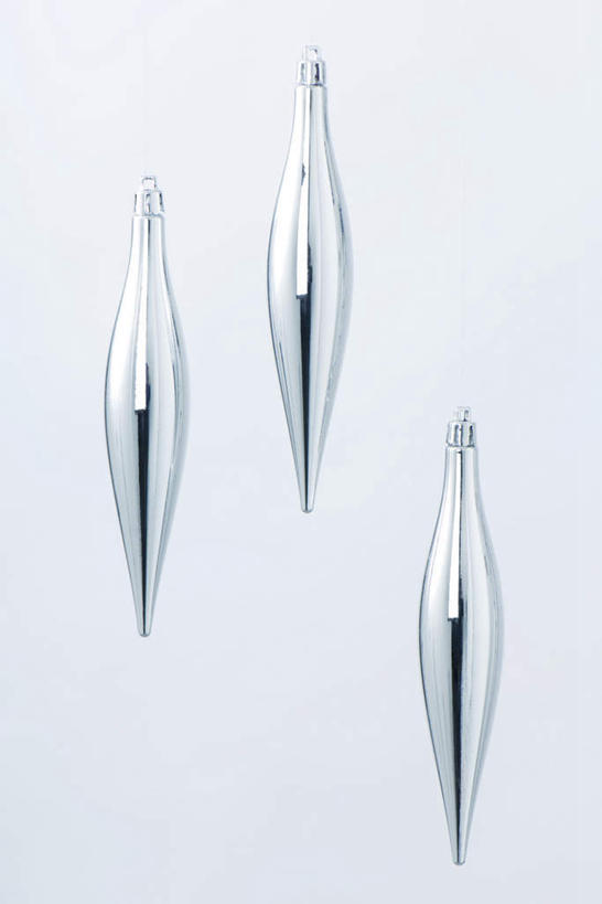 无人,竖图,室内,特写,白天,正面,桌面,桌子,静物,圣诞节,节日,庆祝,装饰,折射,反光,金属,菱形,文化,排列,三个,庆典,摄影,影棚,纪念,悬空,队列,彩图,影棚拍摄,拍摄