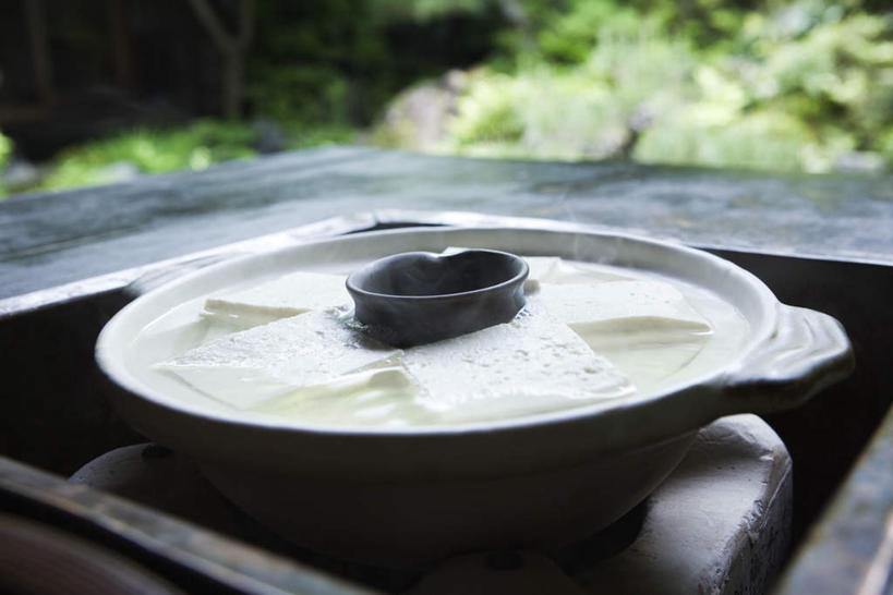 豆腐,无人,餐厅,横图,俯视,室外,特写,白天,烹饪,餐桌,桌子,许多,对称,朦胧,模糊,汤,日本料理,料理,食品,锅,火锅,菜肴,美食,食物,日式料理,日式,放,佳肴,餐台,豆制品,蛋白质,彩图,高角度拍摄,餐馆,饭店,饭馆