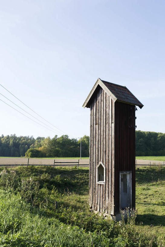 无人,家,农田,竖图,室外,白天,正面,旅游,度假,庄稼,草地,草坪,美景,树林,植物,门,一排,许多,阴影,整齐,光线,电线,影子,窗,房屋,屋子,景观,娱乐,楼房,住宅,草,树,树木,排列,蓝色,绿色,蓝天,天空,阳光,自然,门框,天,享受,休闲,景色,放松,生长,成长,队列,自然风光,彩图,耕地,庄稼田,房子