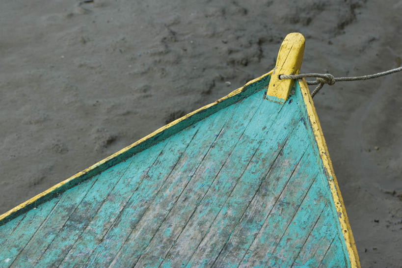 划艇,无人,横图,俯视,室外,白天,沙滩,一艘,沙子,海岸,沙地,绿色,绳子,退潮,绳索,损坏,海滩,彩图,高角度拍摄