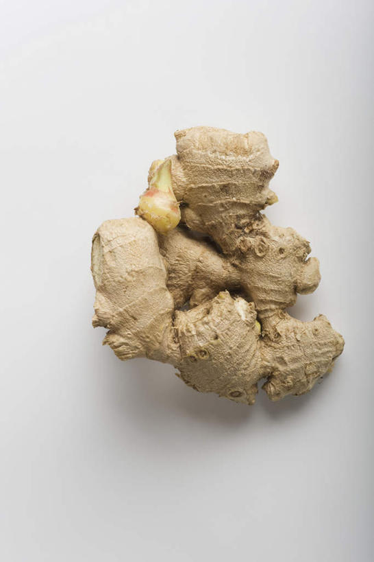 无人,竖图,俯视,室内,特写,白天,白色背景,桌面,桌子,姜,蔬菜,新鲜,食品,食物,一个,摄影,有机食品,绿色食品,影棚,单个,生姜,老姜,彩图,高角度拍摄,影棚拍摄,拍摄