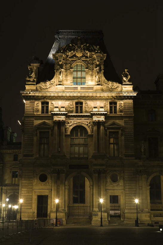 无人,博物馆,栏杆,竖图,室外,夜晚,正面,旅游,度假,名胜古迹,门,标志建筑,道路,地标,建筑,路,路灯,公路,照明,法国,巴黎,欧洲,一排,许多,遗迹,艺术,整齐,围栏,灯光,交通,卢浮宫,首都,古迹,文物,娱乐,建设,古建筑,护栏,灯,排列,门框,享受,休闲,旅游胜地,放松,照亮,照明设备,队列,古文明,罗浮宫博物馆,马路,彩图