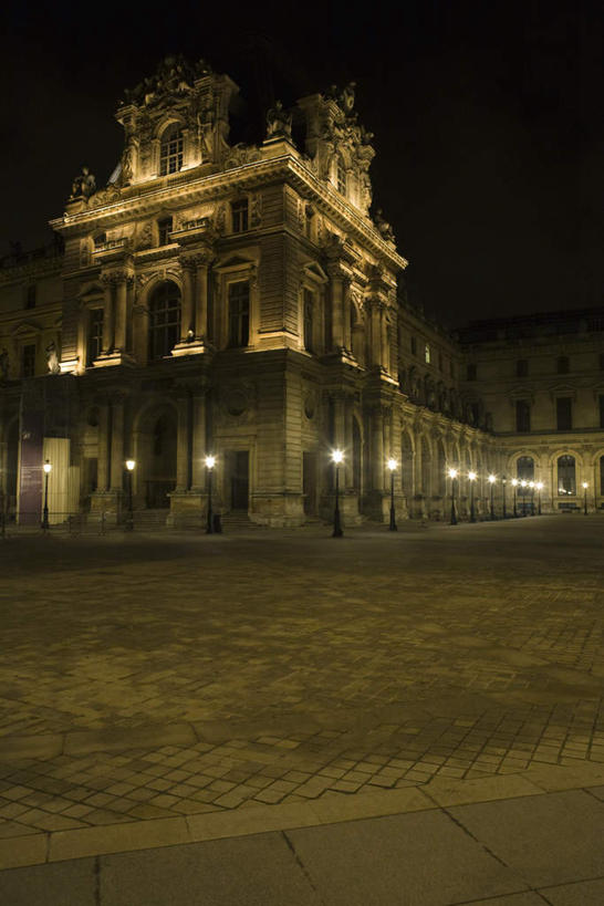 无人,博物馆,竖图,室外,夜晚,正面,旅游,度假,名胜古迹,标志建筑,道路,地标,建筑,街道,路,路灯,公路,照明,法国,巴黎,欧洲,一排,许多,遗迹,艺术,整齐,灯光,交通,卢浮宫,首都,古迹,文物,娱乐,建设,古建筑,灯,排列,享受,休闲,旅游胜地,放松,照亮,照明设备,队列,古文明,罗浮宫博物馆,马路,彩图