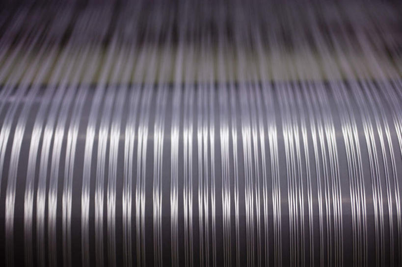 无人,工厂,横图,俯视,室内,特写,白天,纺织业,静物,纺织品,一排,许多,朦胧,模糊,整齐,纺织,排列,工业,纺织机,队列,聚氯乙烯,聚酯,彩图,高角度拍摄,工地,制造厂