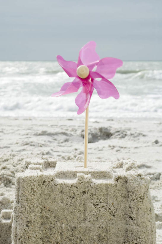 无人,竖图,室外,特写,白天,正面,快乐,自由,幸福,海浪,海洋,静物,风车,玩具,浪花,水平线,云,云朵,辽阔,海平线,云彩,娱乐,一个,粉色,蓝色,白云,蓝天,天空,海水,天,休闲,广阔,喜庆,活力,晴朗,单个,希望,一望无际,吉祥,沙堆,象征,和平,梦想,海景,忠诚,进取,灵动,勇敢,勤奋,无边无际,一马平川,团结,幸运,大海,风浪,海,海水的波动,近岸浪,涌浪,晴空,彩图,水天相接,水天一线